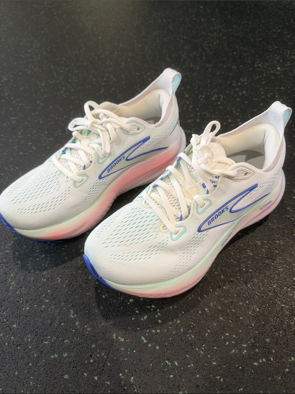 Brooks Women's Glycerin 22 with Blue and Pastel Accents size 6.5